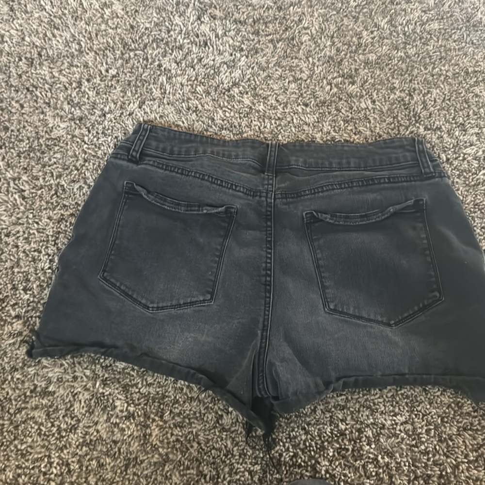 Women’s Jean shorts. Size 12- B4 - Picture 2 of 2